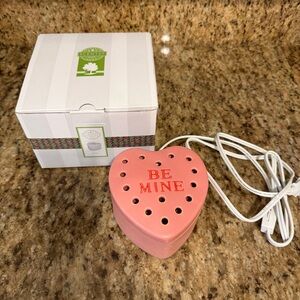 Scentsy Be Mine Heart Pink Ceramic Valentine’s Day Element Wax Warmer